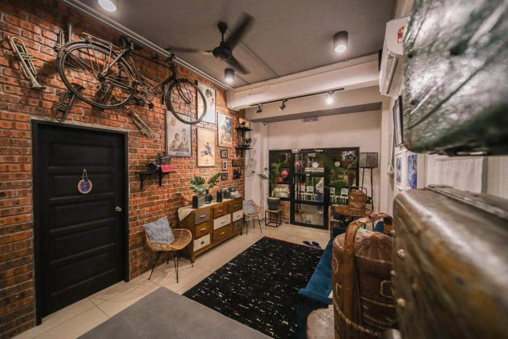 The In - The Lov Penang Katil Bayan Lepas